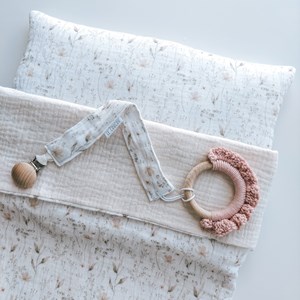 płaska muślinowa poduszka z wypełnieniem wszytym na stałe