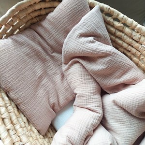 pościel do łóżeczka w kolorze różu