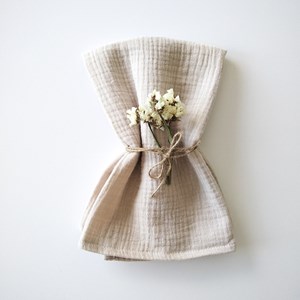 pieluszka muślinowa w kolorze beżu