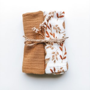 zestaw chusteczek muślinowych w kolorze musztardowym i bieli w brązowe listki