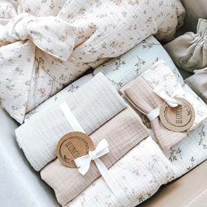 zestaw pieluszek w kwiatuszki