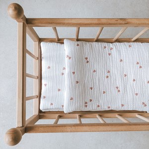 pościel dla lalek w kolorze bieli w serduszka