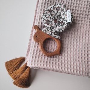 kocyk wafelkowy z chwostami koloru starego złota