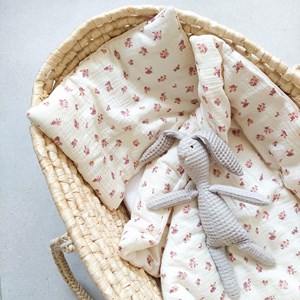 Muślinowa pościel do łóżeczka - różowe kwiatuszki