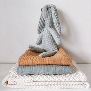 przytulanka króliczek w kolorze błękitu