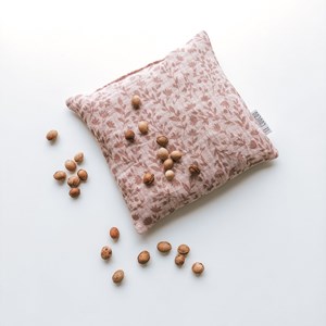 ekologiczny termoforu z pestkami wiśni na kolki i bolący brzuszek