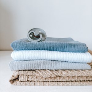 zestaw pieluszek w kolorach chłopięcych