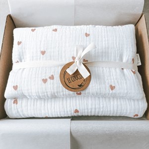 pościel dla lalek w kolorze bieli w serduszka