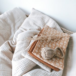 pościel do łóżeczka w kolorze beżu