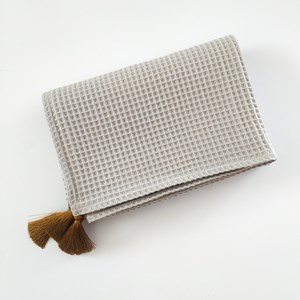 kocyk wafelkowy z chwostami koloru starego złota